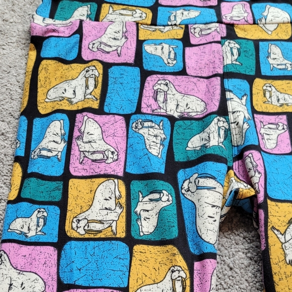 LuLaRoe Tall & Curvy Walrus Leggings Excellent! - Picture 2 of 6